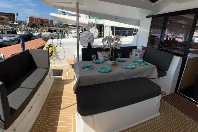 Noleggio Fountaine Pajot sardegna