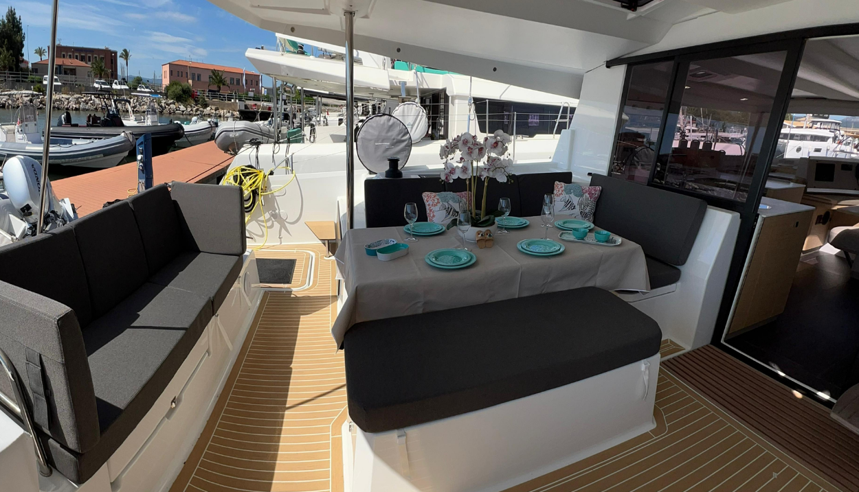 Fountaine Pajot Astrea 42 BOLLINGER – Noleggio a Marina di Cugnana Olbia – 3 Cabine
